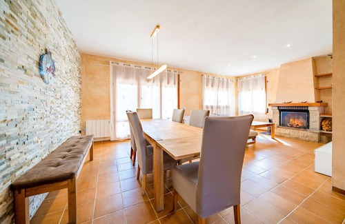 Can Carbonell House | Spaciously equipped vacation home in Catalonia.