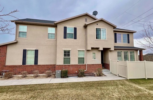 Lehi House | SpaciousTownhome with Private Back Yard