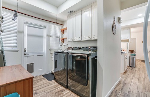 Castle Hills House | Spanish Hacienda-Heated Pool-Outdoor Oasis-HUGE Game Room-Sleeps 16-EPIC!