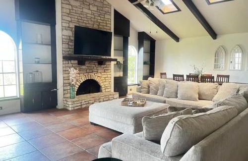Leon Valley House | Spanish Suite in Shared Home - Near Hospitals