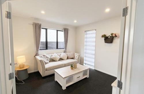 Cambridge House | Spanking new park view retreat
