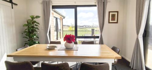 Cambridge House | Spanking new park view retreat