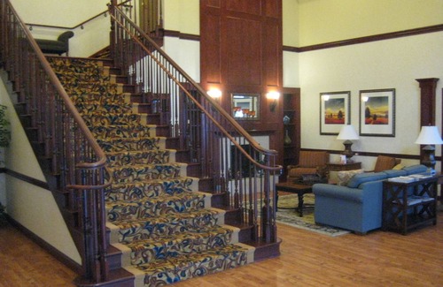 California Hotel | Spark by Hilton California Lexington Park