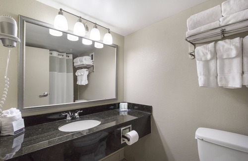 Beachwood Hotel | Spark by Hilton Cleveland Beachwood