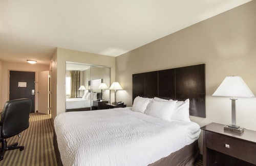Beachwood Hotel | Spark by Hilton Cleveland Beachwood