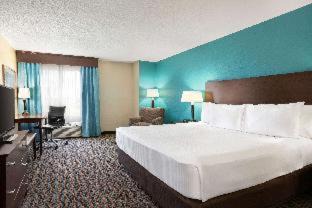 Evansville Hotel | Spark By Hilton Evansville East, In