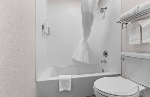 Glendale Hotel | Spark by Hilton Glendale Phoenix North