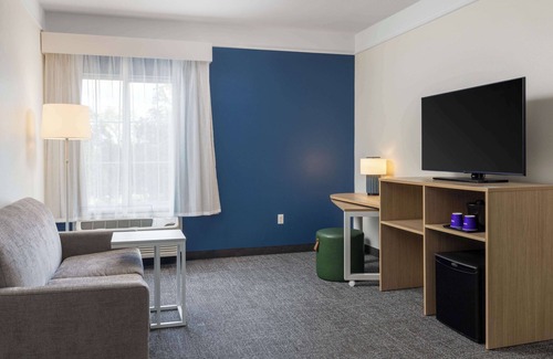 Barker Hotel | Spark by Hilton Houston West Clay Road