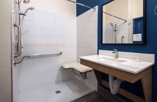 Barker Hotel | Spark by Hilton Houston West Clay Road