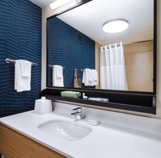 Madison Hotel | Spark By Hilton Madison Central