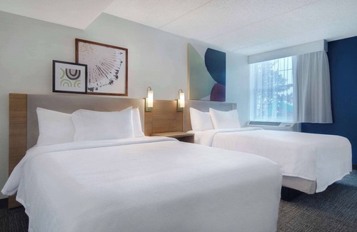 Rochester Hotel | Spark by Hilton Rochester University Area