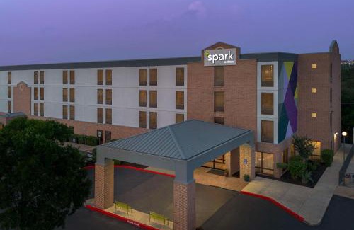 Wetmore Hotel | Spark By Hilton San Antonio Northwest Near Six Flags