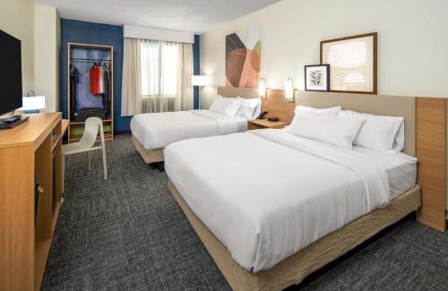 Victoria Hotel | Spark by Hilton Victoria