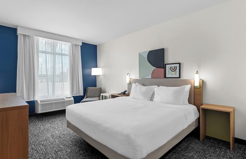 Victoria Hotel | Spark by Hilton Victoria