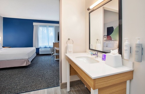Walker Hotel | Spark By Hilton Walker Grand Rapids North