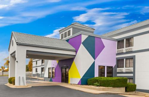 Wichita Hotel | Spark by Hilton Wichita East
