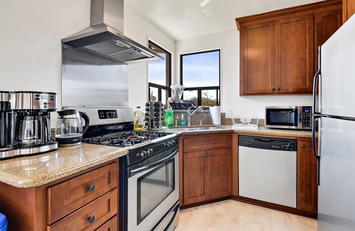 Paradise Valley Apartment | Sparkling Clean Luxury 3 BR House Near SF/SFO/CalTrain/BART+EV+Free Parking+WiFi