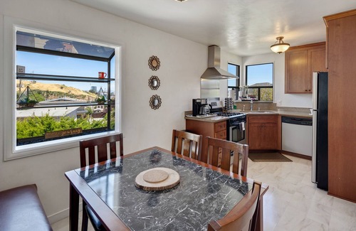 Paradise Valley Apartment | Sparkling Clean Luxury 3 BR House Near SF/SFO/CalTrain/BART+EV+Free Parking+WiFi