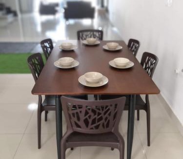 Jenjarom House | Sparkling clean Homestay @ Kota Kemuning - Rimbayu