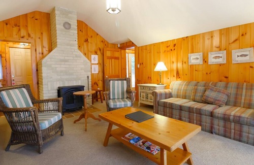 Georgina Ski Chalet | Sparkling Lakeview Chalet Jacksons Point (Eagle)