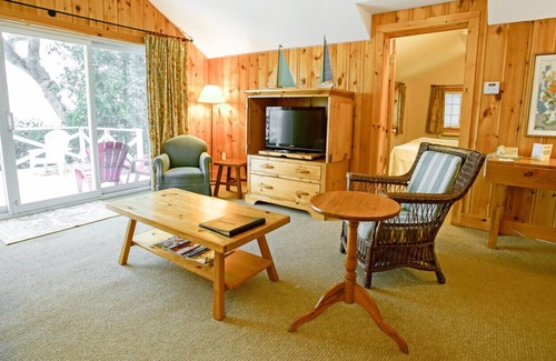 Georgina Ski Chalet | Sparkling Lakeview Chalet Jacksons Point (Eagle)