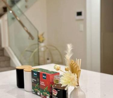 Point Chevalier House | Sparkling New 4Beds Family Home