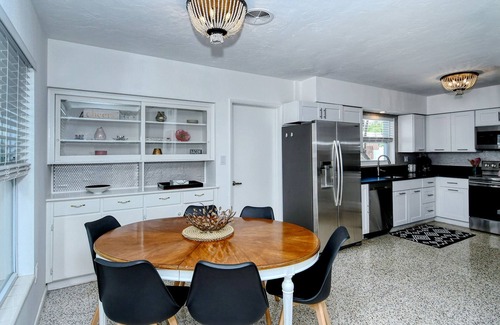 Southgate House | Sparkling Rental Close to Beaches and Downtown