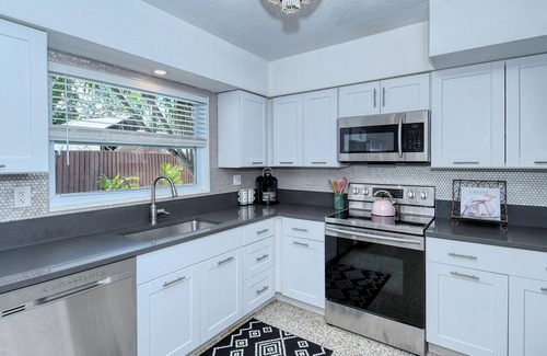 Southgate House | Sparkling Rental Close to Beaches and Downtown