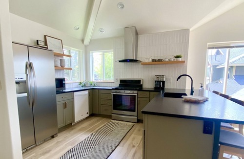Klamath Falls Condo | Sparkling Running Y Tree Top Condo with Spectacular Views - Close to Crater Lake