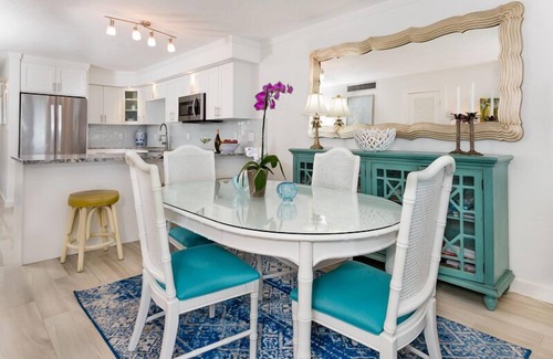Sanibel Condo | Sparkling Views from this two bedroom, two bathroom Gulf Front condo.
