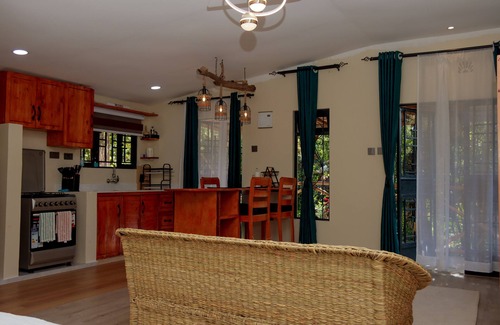 Nanyuki Cottage | Sparrow Nest Cottage: Peaceful garden oasis hidden under the slopes of Mt Kenya.