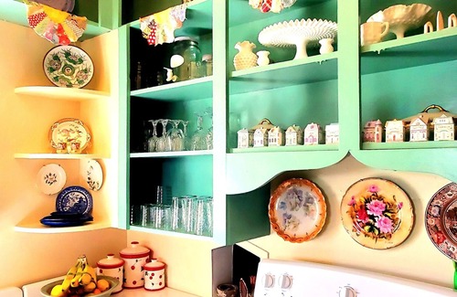 North Bend Apartment | Sparrow's Nest Charming Vintage Apartment with Bay Views
