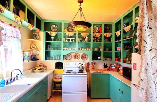 North Bend Apartment | Sparrow's Nest Charming Vintage Apartment with Bay Views