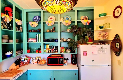 North Bend Apartment | Sparrow's Nest Charming Vintage Apartment with Bay Views