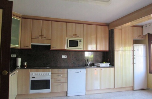 El Vendrell House | Spatious ground-floor in a two-flats house with terrace, barbecue and garden.