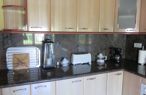 El Vendrell House | Spatious ground-floor in a two-flats house with terrace, barbecue and garden.