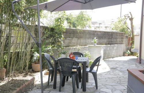 Massa Apartment | Spazioso appartamento con Giardino a Parcheggio Gratuito