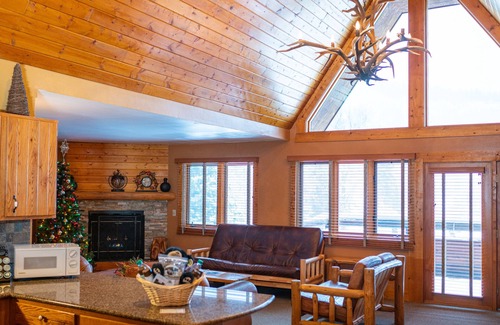 Savoy Hotel | Spearfish Canyon Lodge