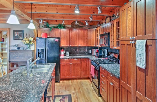 Belle Fourche House | Spearfish Home on 40 Acres w/Private Lake!