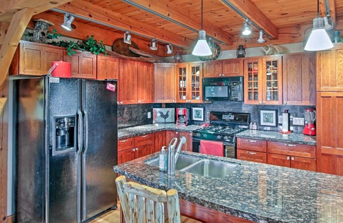 Belle Fourche House | Spearfish Home on 40 Acres w/Private Lake!