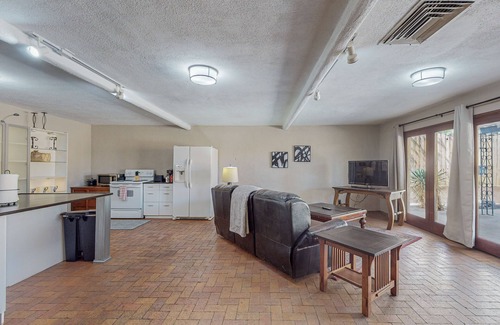 Nob Hill House | Special 50% off: UNM/Knobhill 1King BR-Retreat
