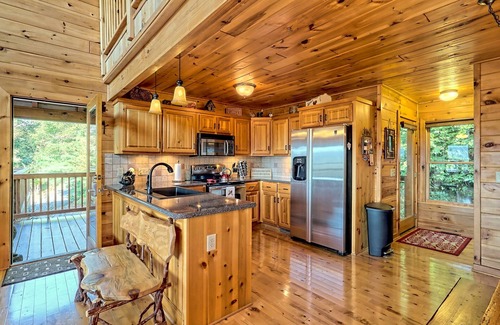 Mineral Bluff Cabin | Special! April - June book at least 3 nights and 4th is free!