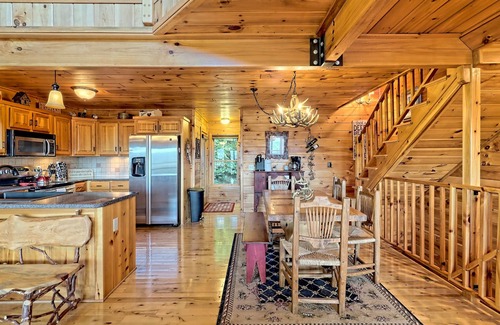 Mineral Bluff Cabin | Special! April - June book at least 3 nights and 4th is free!