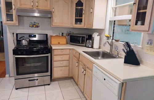 Mayo House | Special Rates. Close to Annapolis. Justin Beach Cottage Retreat