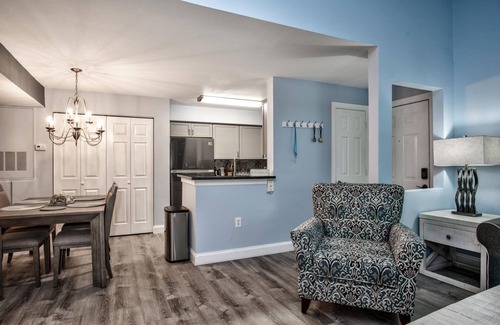Clearwater Condo | SPECIAL SUMMER PRICES! King-size bed. Free parking. Renovated!