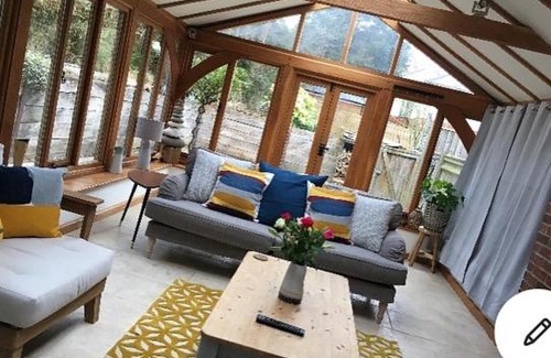 Kings Worthy Apartment | Specious Apt Winchester