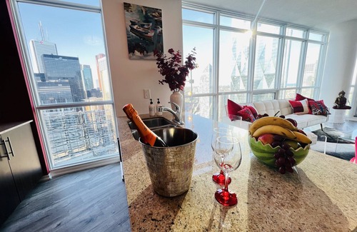Downtown Toronto Apartment | Specious LUX 2BD Downtown Toronto with Parking!