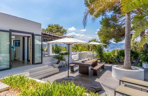 Cala Comte House | Spectacular views and very close to the beaches in the SW
