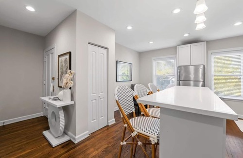 Ravenswood Manor Apartment | Spectacular 1BR/1BA Newly Renovated Lincoln Square