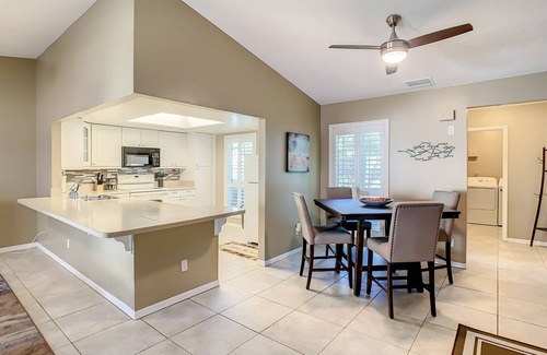 Tarpon Springs Villa | Spectacular 2Bd/2Bth Villa Nestled Between Sunset Beach & Howard Park Beach